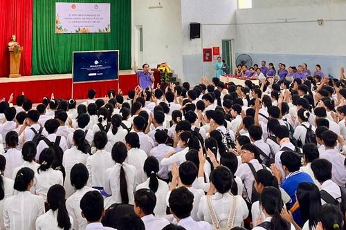 VKSND khu vực 3, thành phố Huế tuyên truyền pháp luật cho hơn 800 học sinh
