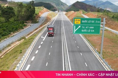 Cao tốc Vũng Áng - Bùng 'gỡ' biển cấm xe tải trên 10 tấn