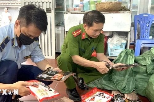 Hà Nội liên tiếp thu giữ số lượng lớn thực phẩm không rõ nguồn gốc