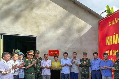 Những ngôi nhà đầu tiên được bàn giao cho người dân ở vùng lũ Điện Biên