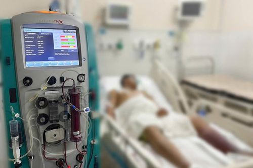 Người đàn ông nguy kịch do nhiễm một loại vi khuẩn có trong nước bẩn