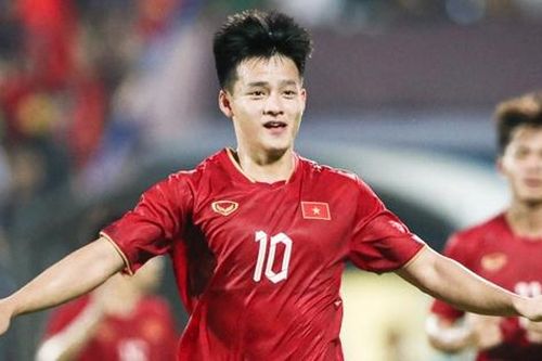 Hotboy làng bóng: Điển trai, là người hùng ghi bàn của U23 Việt Nam và giờ là ông bố trẻ hạnh phúc