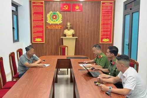 Công an làm việc với người đăng vị trí chốt Cảnh sát giao thông lên mạng 'cho vui'