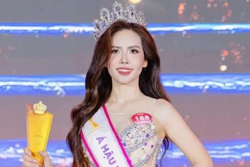 Nhan sắc 'hack tuổi' của nữ doanh nhân Nguyễn Thị Vân vừa giành vương miện Á hậu 2 cuộc thi nhan sắc