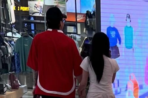 Xôn xao hình ảnh nữ ca sĩ Vbiz bị bắt gặp hẹn hò với bạn trai kém tuổi