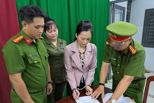 Bắt khẩn cấp chủ nha khoa Tuyết Chinh hành hung nữ khách hàng ở TP.HCM