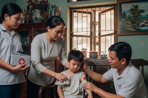 Bà nội làm một việc sai lầm khiến cháu 4 tuổi bị hoại tử mu bàn chân