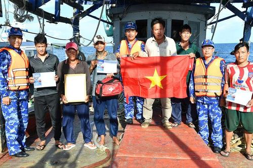 Bộ Tư lệnh Vùng Cảnh sát biển 4 đồng hành với ngư dân đặc khu Kiên Hải