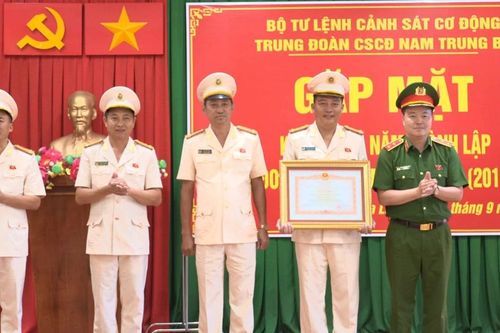 Trung đoàn Cảnh sát cơ động Nam Trung bộ kỷ niệm 15 năm thành lập