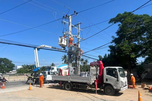 Công ty Điện lực Khánh Hòa chủ động bảo đảm an toàn điện mùa mưa, bão