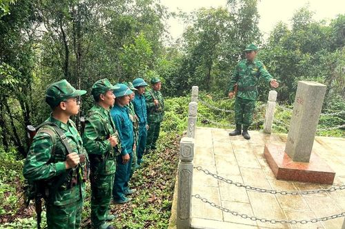 Bảo vệ vững chắc chủ quyền an ninh biên giới