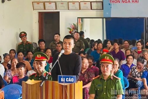Vờ mượn điện thoại rồi cướp, lĩnh án 2 năm tù