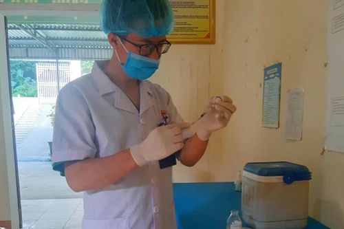 Người bác sĩ trẻ dành cả tuổi thanh xuân cho người dân vùng cao giờ lâm bạo bệnh cần sự giúp đỡ của cộng đồng