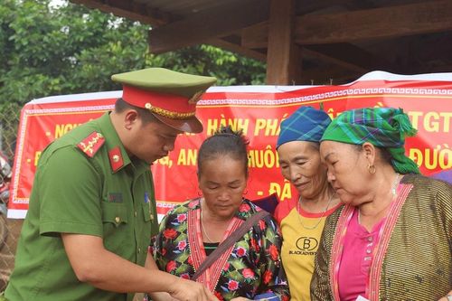 Quảng Tân đưa pháp luật về tận bon làng