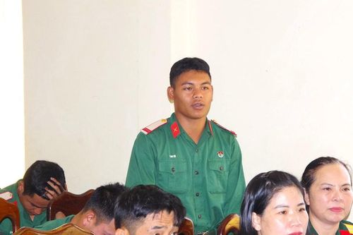 Đoàn công tác PTKV 2 đối thoại dân chủ với Đại đội Bộ binh 1