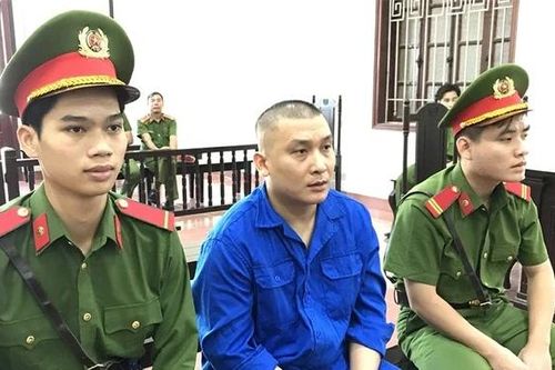 Xét xử phúc thẩm bị cáo tham gia vụ cướp tài sản từ 15 năm trước