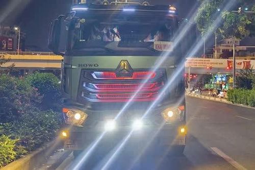CSGT Hà Nội hóa trang ghi hình xử lý loạt xe tải độ đèn, lắp còi hơi chạy ban đêm