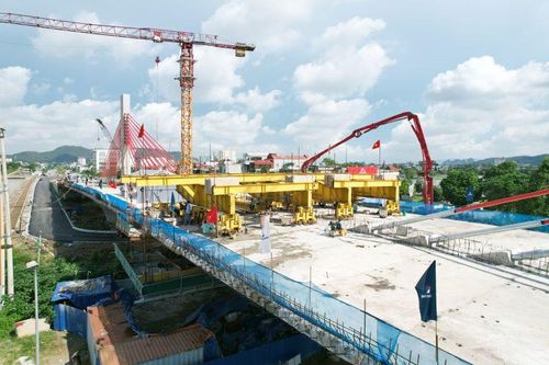 Thanh Hóa: Cầu vượt đường sắt Bắc - Nam tăng tốc về đích, thông xe đúng hẹn tháng 12