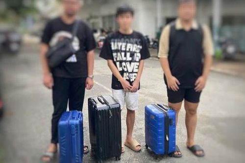 Vĩnh Long tiếp nhận ba thanh niên sập bẫy 'việc nhẹ, lương cao' từ Campuchia