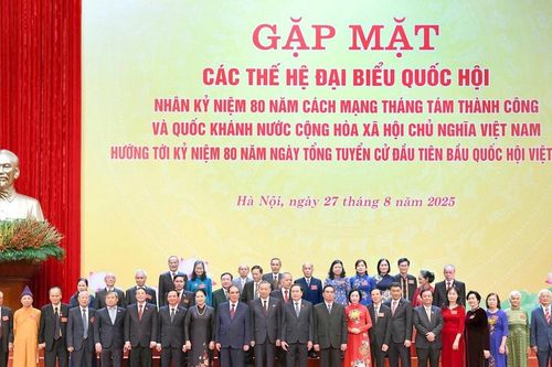 Từ những viên gạch hồng đầu tiên đến dấu ấn đại biểu nhân dân ở vùng mỏ