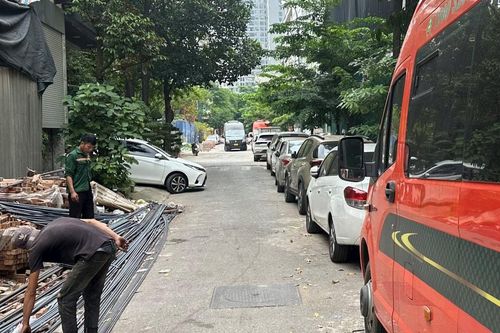 Phường Cầu Giấy (Hà Nội): Lòng đường, vỉa hè bị biến thành bãi đỗ xe tự phát