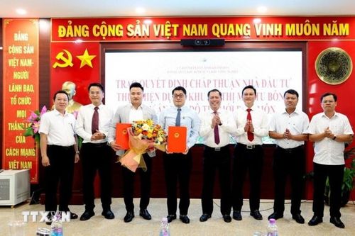 Khánh Hòa trao quyết định chấp thuận nhà đầu tư 2 dự án đô thị hơn 65.000 tỷ đồng