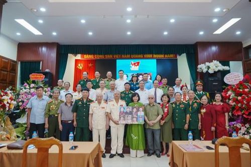 Phục dựng tám chân dung anh hùng của lực lượng CAND, mẹ Việt Nam anh hùng