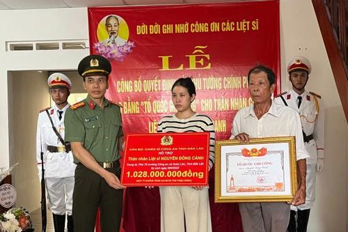 Trao Bằng Tổ quốc ghi công đối với Liệt sĩ Nguyễn Đông Cánh