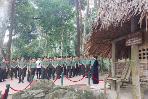 Tiếp tục đẩy mạnh việc học tập và làm theo tư tưởng, đạo đức, phong cách Hồ Chí Minh
