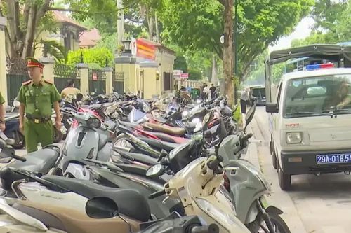 Trông giữ xe thu quá giá niêm yết sẽ bị xử phạt
