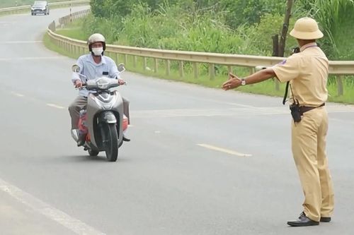 CSGT kiểm soát nghiêm tốc độ trên cao tốc Hòa Lạc–Hòa Bình