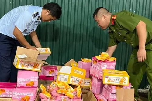 Hà Nội thu giữ 1.600 bánh trung thu và 3.000 đồ chơi nhập lậu
