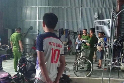 Hai vợ chồng giằng co, xô xát ngay trong sân nhà: Hậu quả đau lòng sau cơn nóng giận bộc phát
