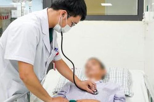 Bị hôn mê do hạ đường huyết giữa đêm, người đàn ông may mắn được cứu sống nhờ... hàng xóm