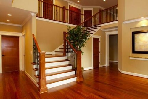 Làm nhà nên đặt cầu thang bên trái hay phải để thuận tiện và tốt nhất về phong thủy?