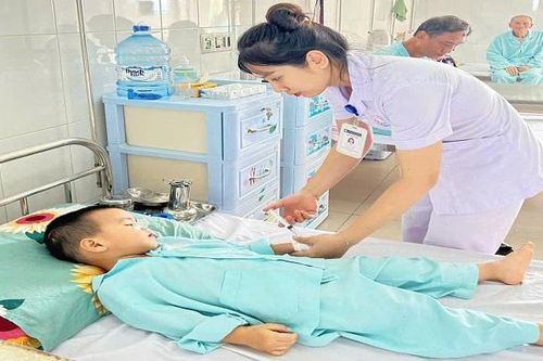 Dị vật pin 'cúc áo', hiểm họa khôn lường cho trẻ nhỏ