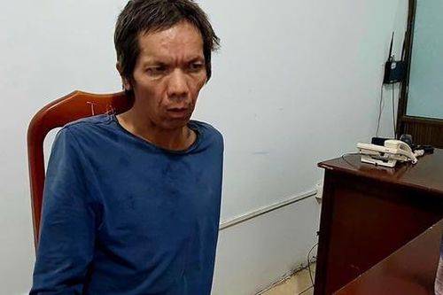 Người nhặt ve chai dùng đá đập chết thanh niên chụp ảnh mình