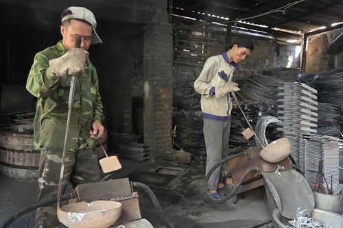 Ninh Bình: Nan giải 'cứu' môi trường làng tái chế nhôm