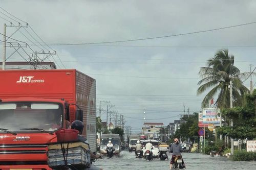 Triều cường dâng cao, Quốc lộ 1A đoạn qua tỉnh Cà Mau ngập nặng