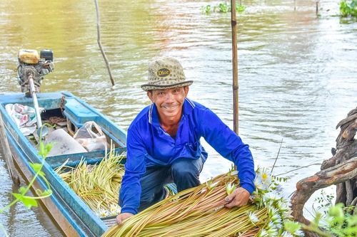 Mưu sinh trên đồng nước nổi