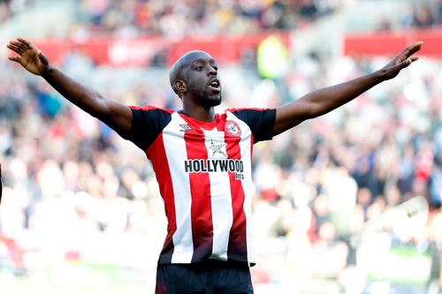 'Bom tấn' của Newcastle bị ám ảnh bởi vụ tạt axit