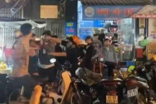 Clip 10 thanh niên đánh đôi nam nữ trong vụ 'giật cô hồn'