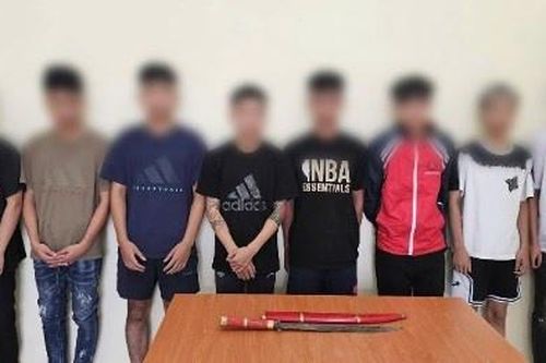 Nhóm học sinh cấp 3 mang hung khí đánh nhau, gây rối trật tự