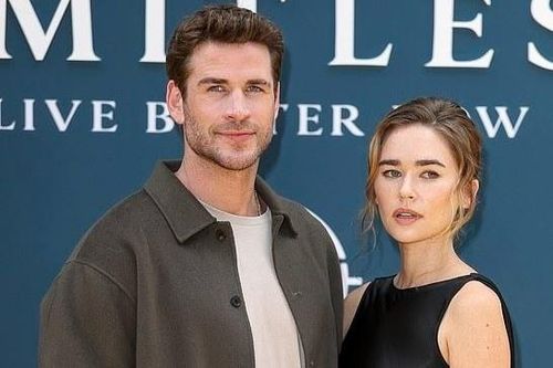 Liam Hemsworth đính hôn