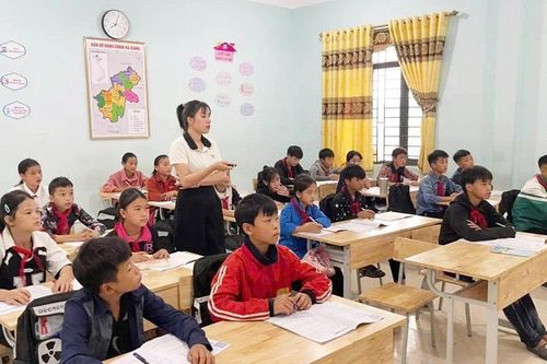Hơn 300 học sinh ở xã Thàng Tín trở lại trường học