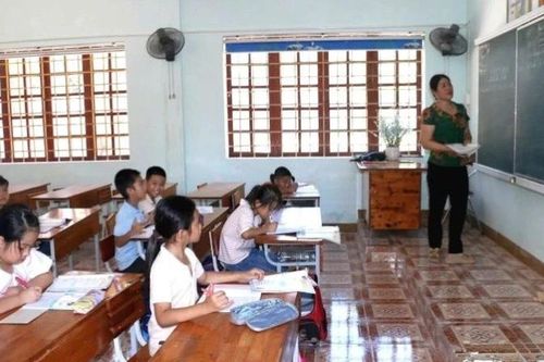 Nghệ An tạm dừng sáp nhập trường sau khi phụ huynh phản đối, cho con nghỉ học