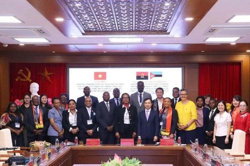 Bế giảng Chương trình nghiên cứu, trao đổi chuyên đề dành cho cán bộ Đảng MPLA và Đảng FRELIMO