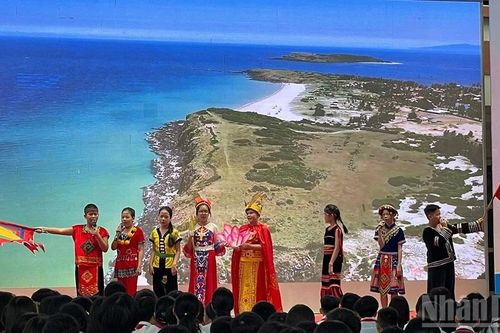 Phát động cuộc thi 'Thắp sáng những ngôi sao buổi sớm'