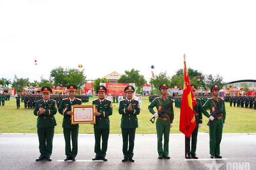 Trung đoàn 18 kỷ niệm 80 năm Ngày truyền thống, đón nhận Huân chương Bảo vệ Tổ quốc hạng Ba