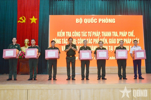Thượng tướng Võ Minh Lương chỉ đạo kiểm tra công tác pháp luật tại Quân khu 5